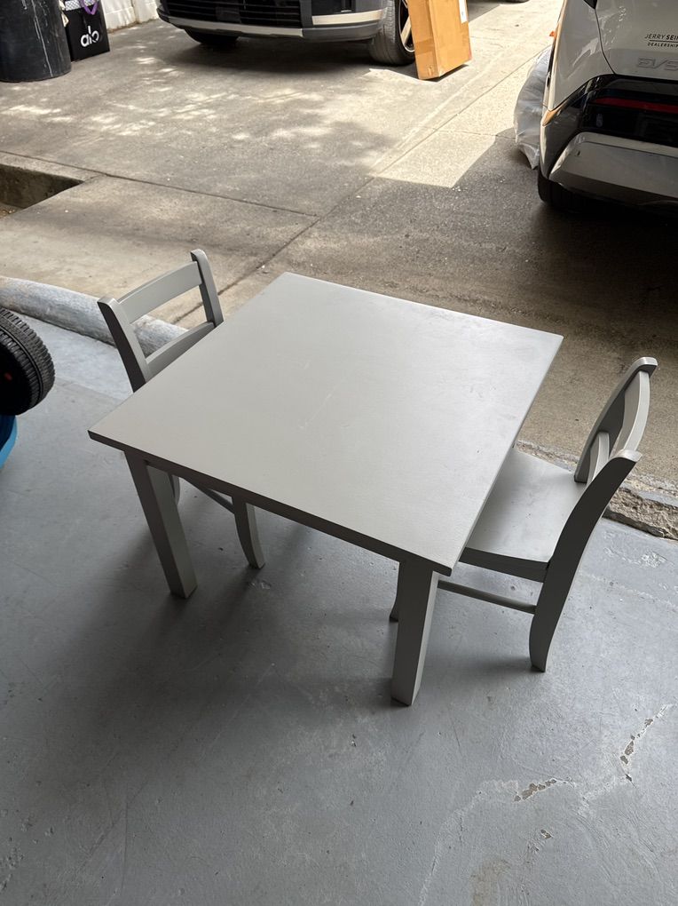 Kids Pottery Barn Table And 2 Chairs