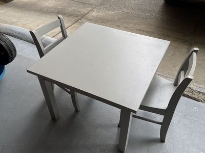 Kids Pottery Barn Table And 2 Chairs