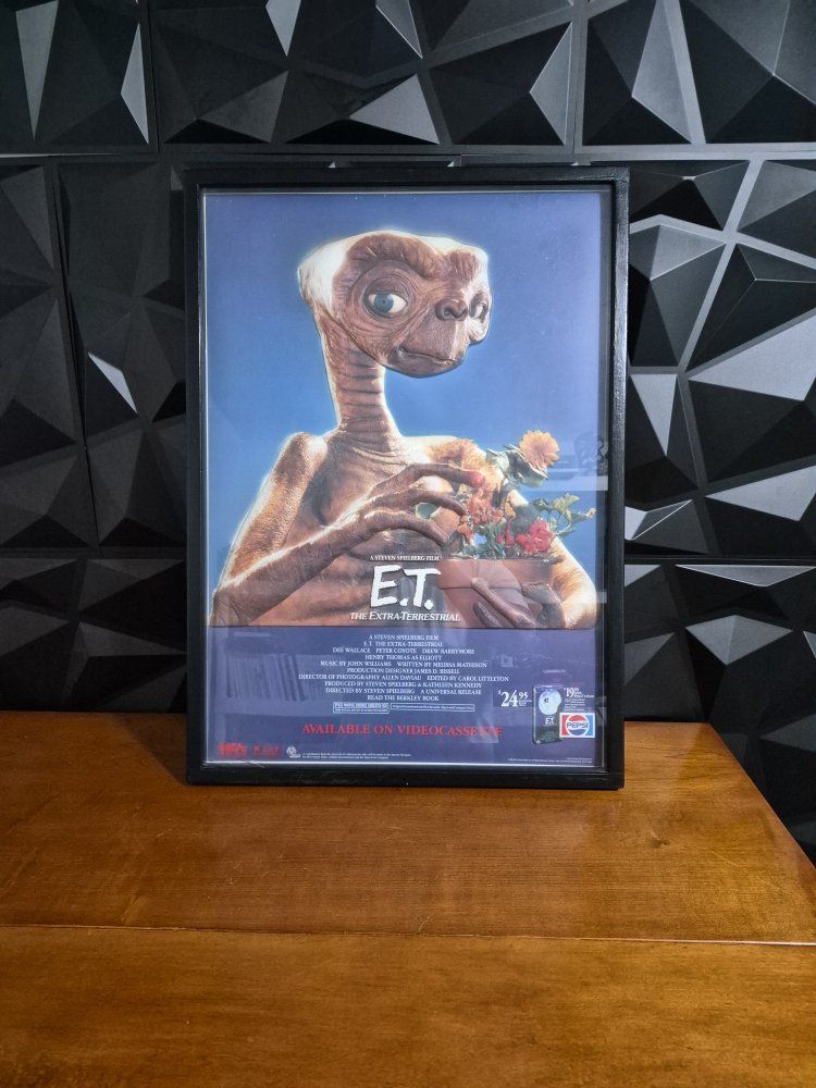 Rare 1988 MCA Pepsi E.T. the Extra-Terrestrial 3D advertisement poster. (Vintage) Good Conditions! Dimensions: 28" × 20"
