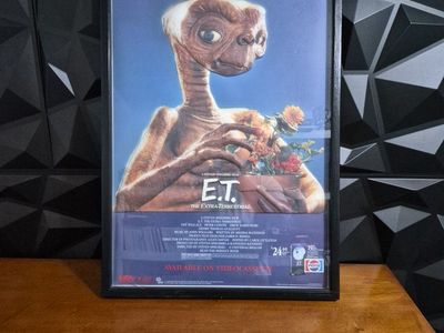 Rare 1988 MCA Pepsi E.T. the Extra-Terrestrial 3D advertisement poster. (Vintage) Good Conditions! Dimensions: 28" × 20"