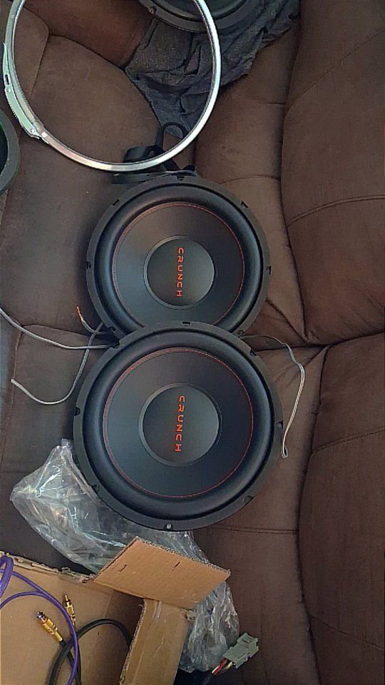 2 Brand new 12" inch Crunch dual 4-OHM subwoofers & 1000.2 amp