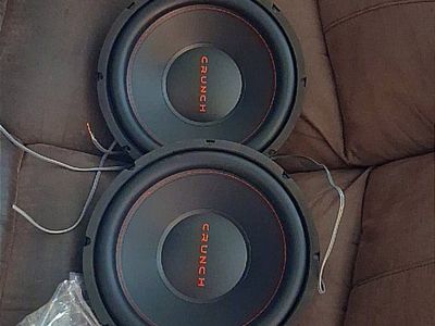 2 Brand new 12" inch Crunch dual 4-OHM subwoofers & 1000.2 amp