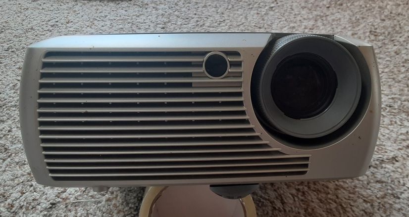 Infocus X1 classic Home Theater movie and CPU Projector w/ 10ft screen