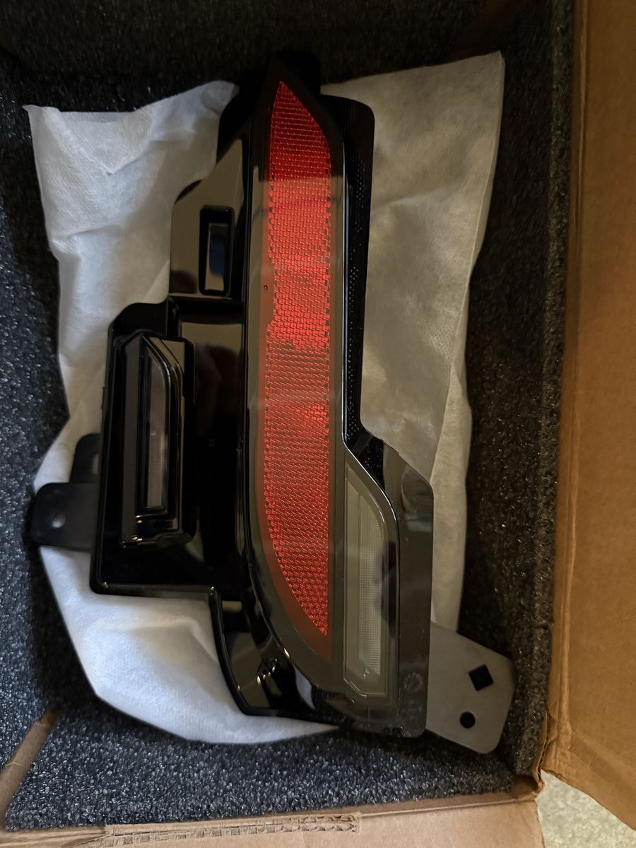 Tesla Model Y 2020-2023 Passenger Side LED Taillight Assembly 15.8V OEM