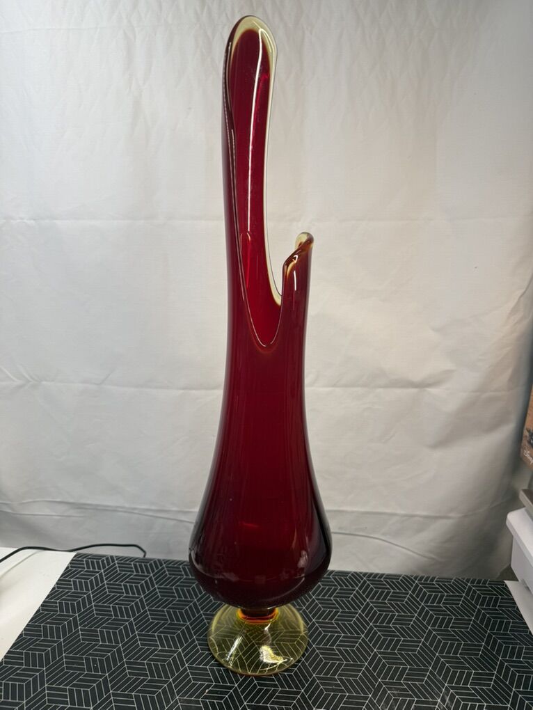 Mid Century L.E. Smith Amberina Swung Glass Vase