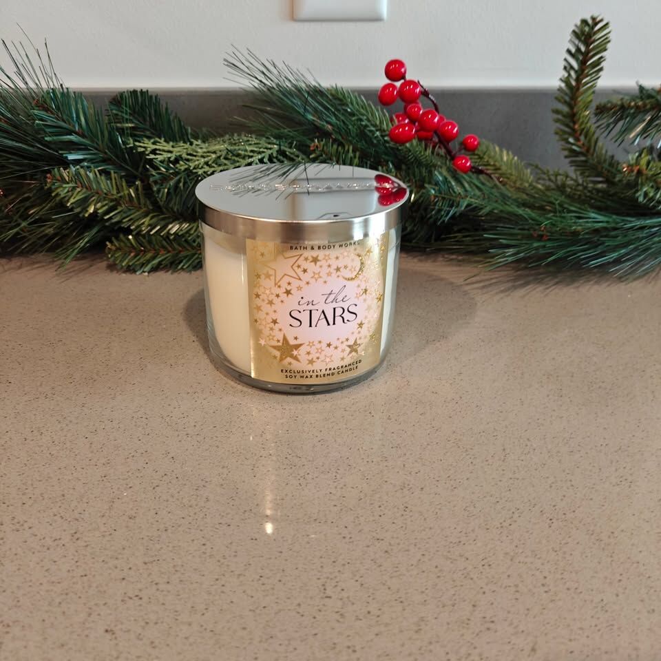 LIKE NEW Bath & Body Works In The Stars ‧+ ̊⋆︎ ̊⋆ 3 wick candle