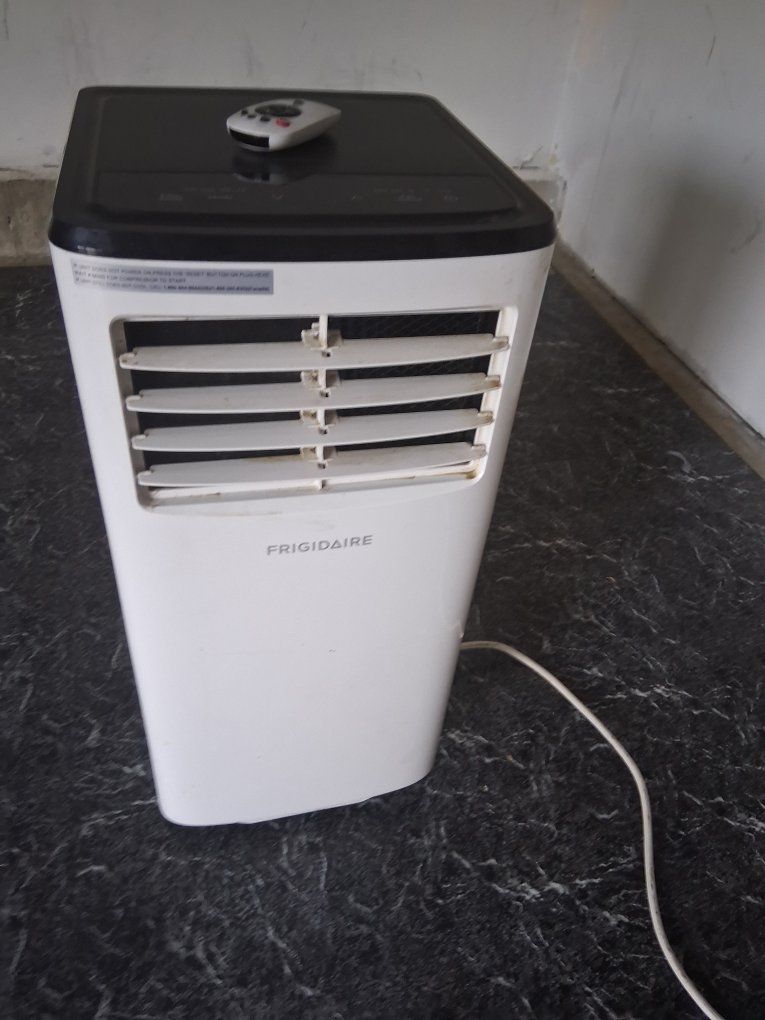Frigidaire Portable Air Conditioner with Remote - White/Black
