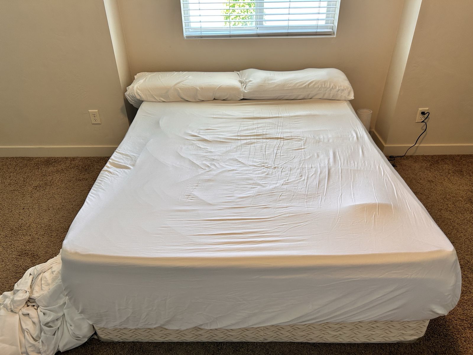 Queen Size Tempur-Pedic Mattress + Base + Sheets