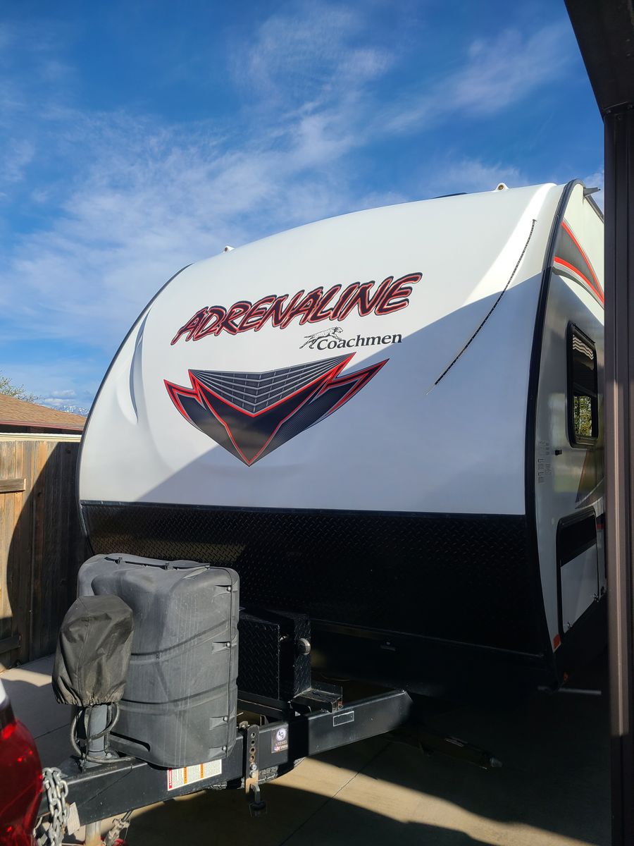 2019 Coachman Adrenaline 19cb toy hauler