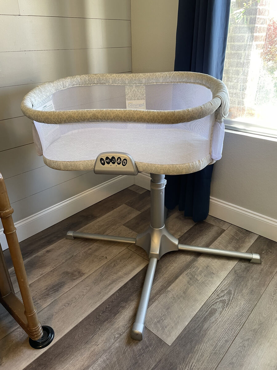 Halo Bassinest Swivel Sleeper (Bedside Sleeper)
