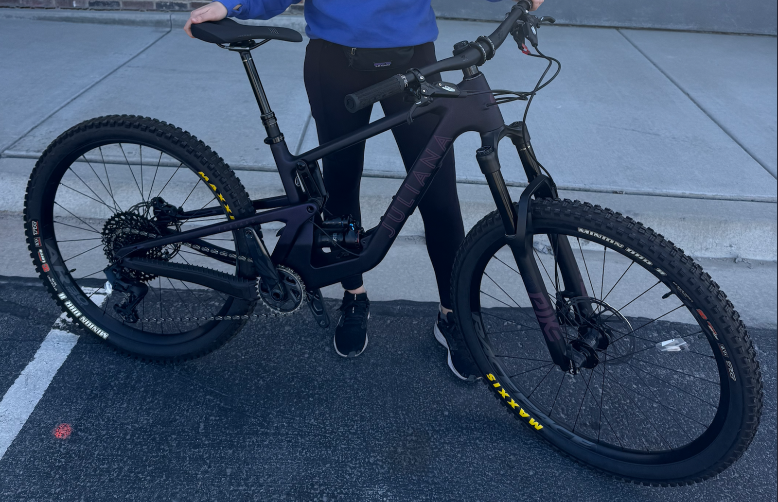 NEW Juliana Furtado R - Small (Santa Cruz 5010 Equivalent)