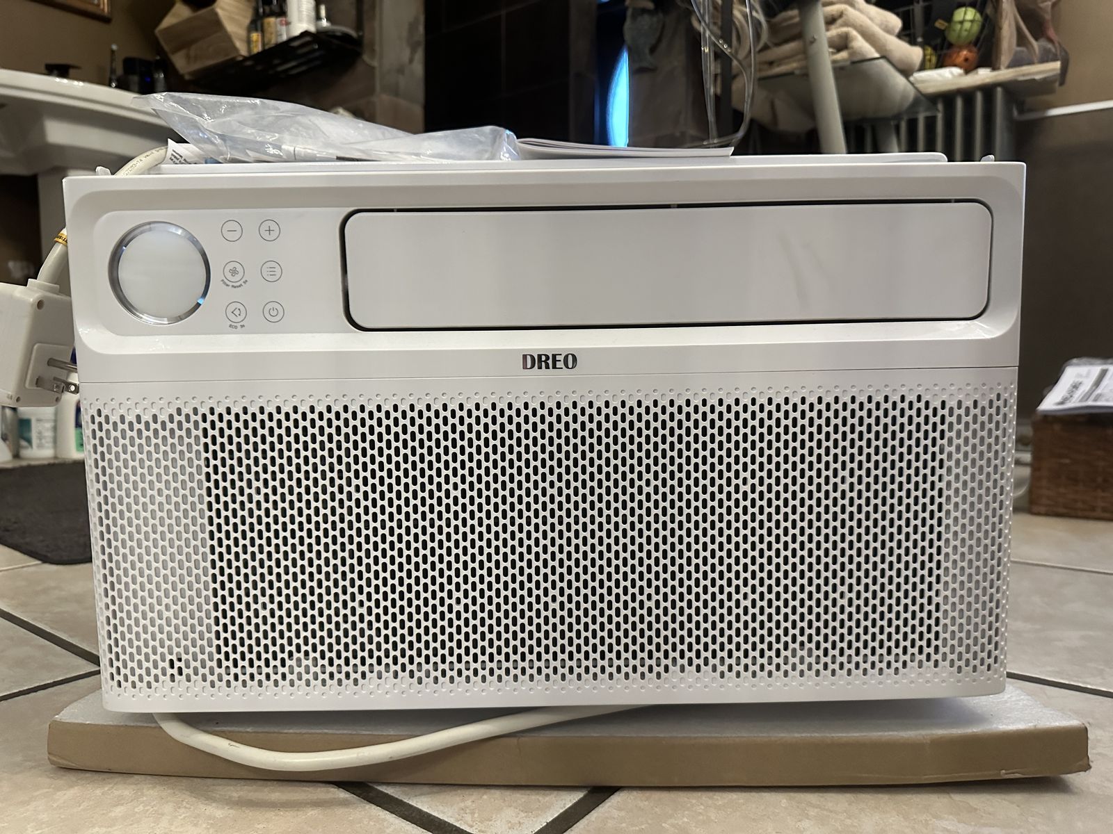 DREO 8,000 BTU Window Air conditioner{Model DR-HAC002 Inverter w/remote