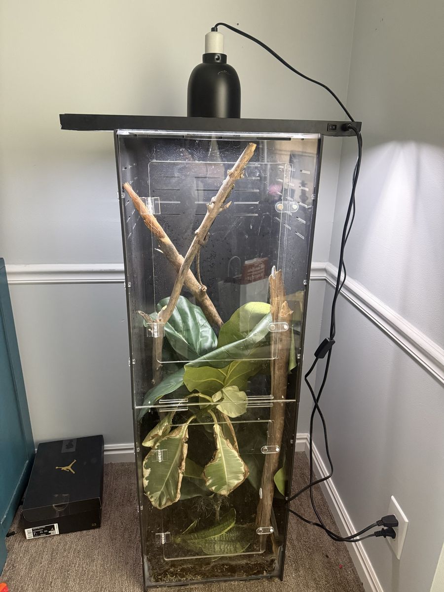 Reptile enclosure/chameleon enclosure