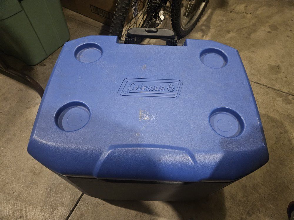 Coleman rolling cooler