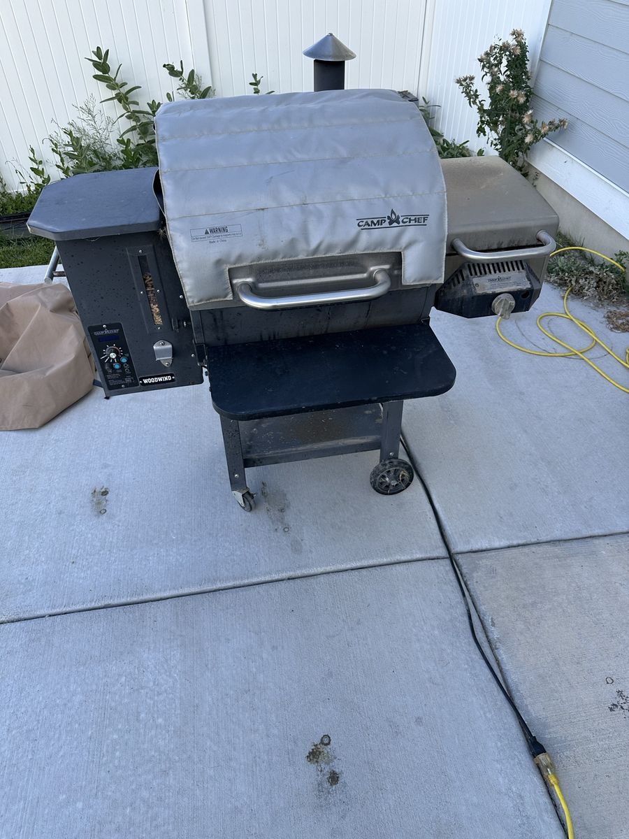 Camp chef pellet smoker / grill