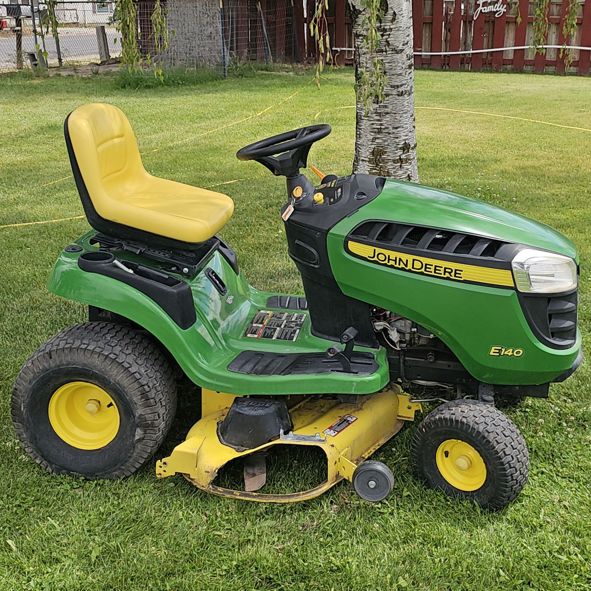 John Deere 22. hr lawn tractor.
