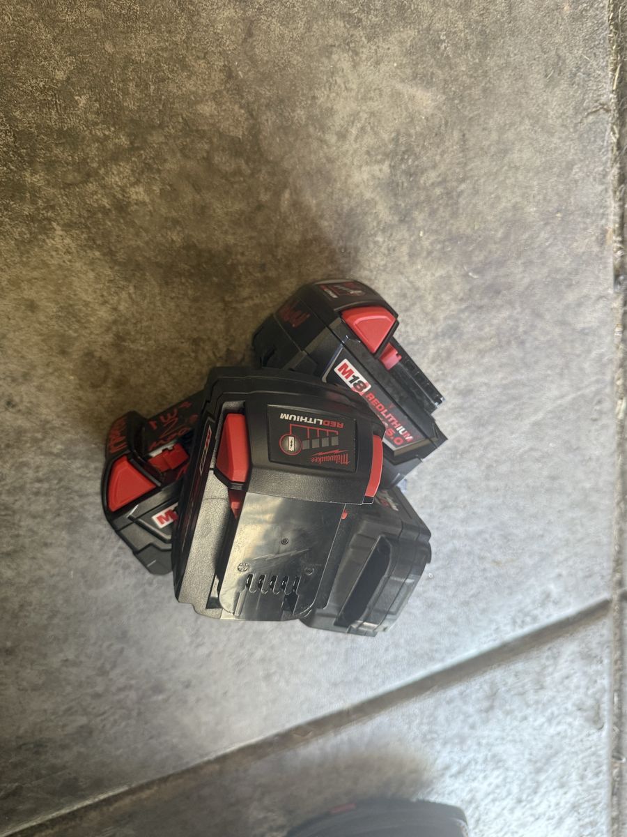 4 Milauwakee M18 batteries