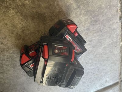 4 Milauwakee M18 batteries