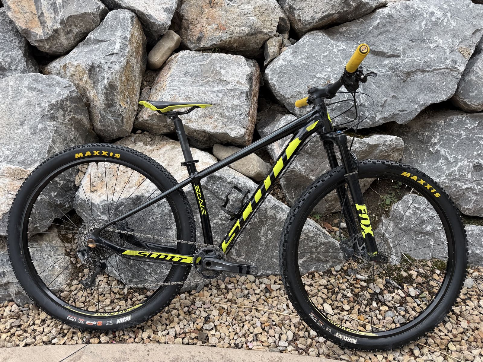 Scott Scale Mountain Bike | Hardtail, Fox Rhythm 32, Maxxis 29 Tires