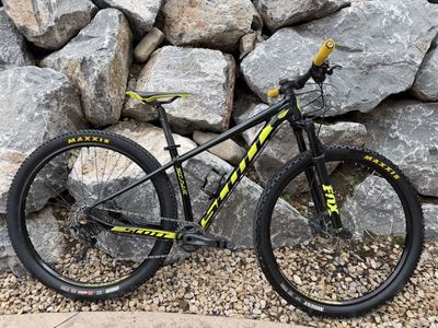 Scott Scale Mountain Bike | Hardtail, Fox Rhythm 32, Maxxis 29 Tires