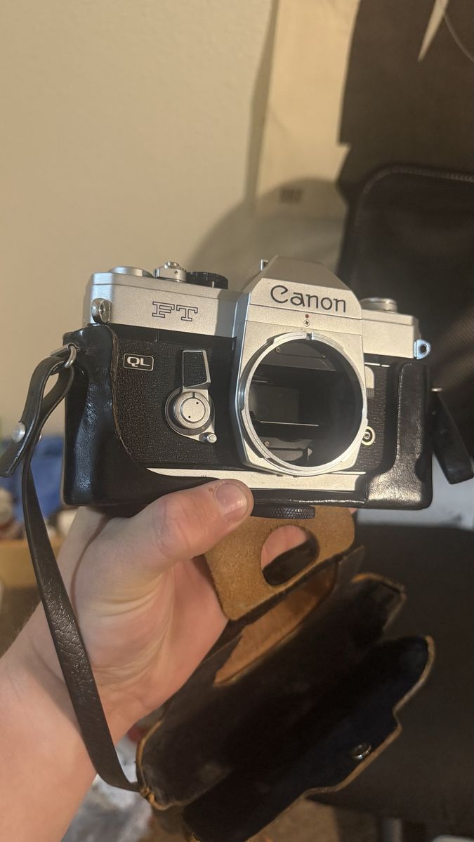 MINT CONDITION Canon FT QL film camera 