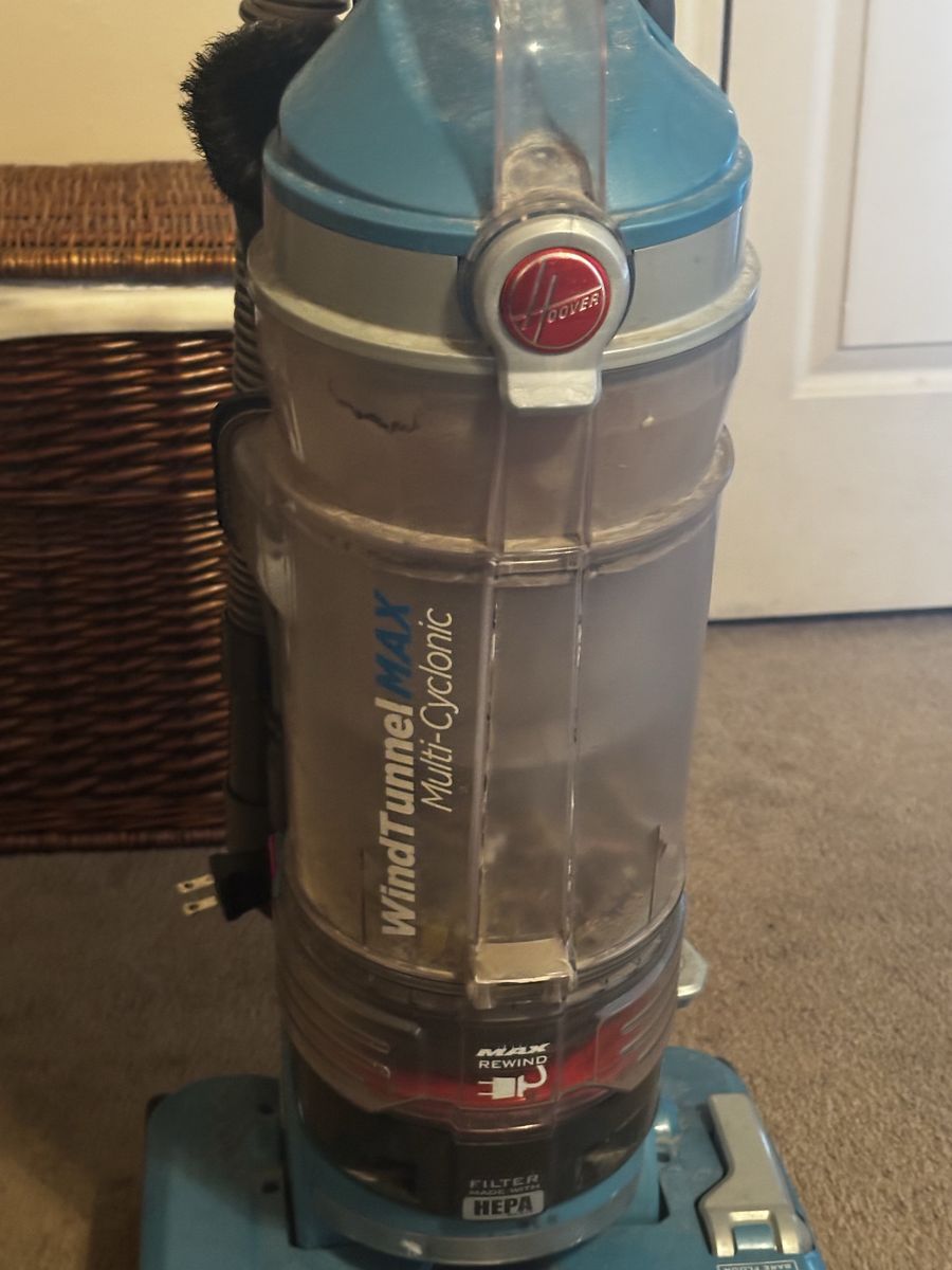 Hoover WindTunnel MAX Multi-Cyclonic Bagless Upright Vacuum UH70600
