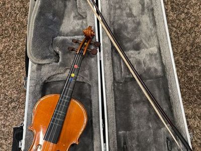 Yamaha V5 4/4 Violin with Original Yamaha Case & Bow