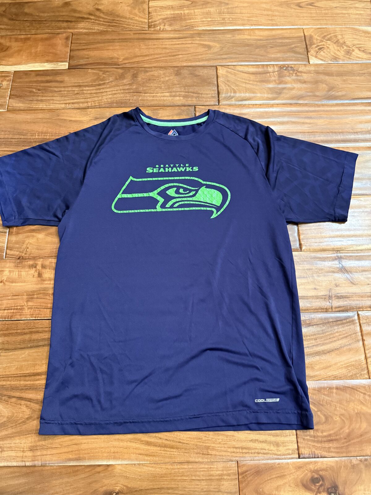 Men’s Size Medium NFL Seahawks Shirt