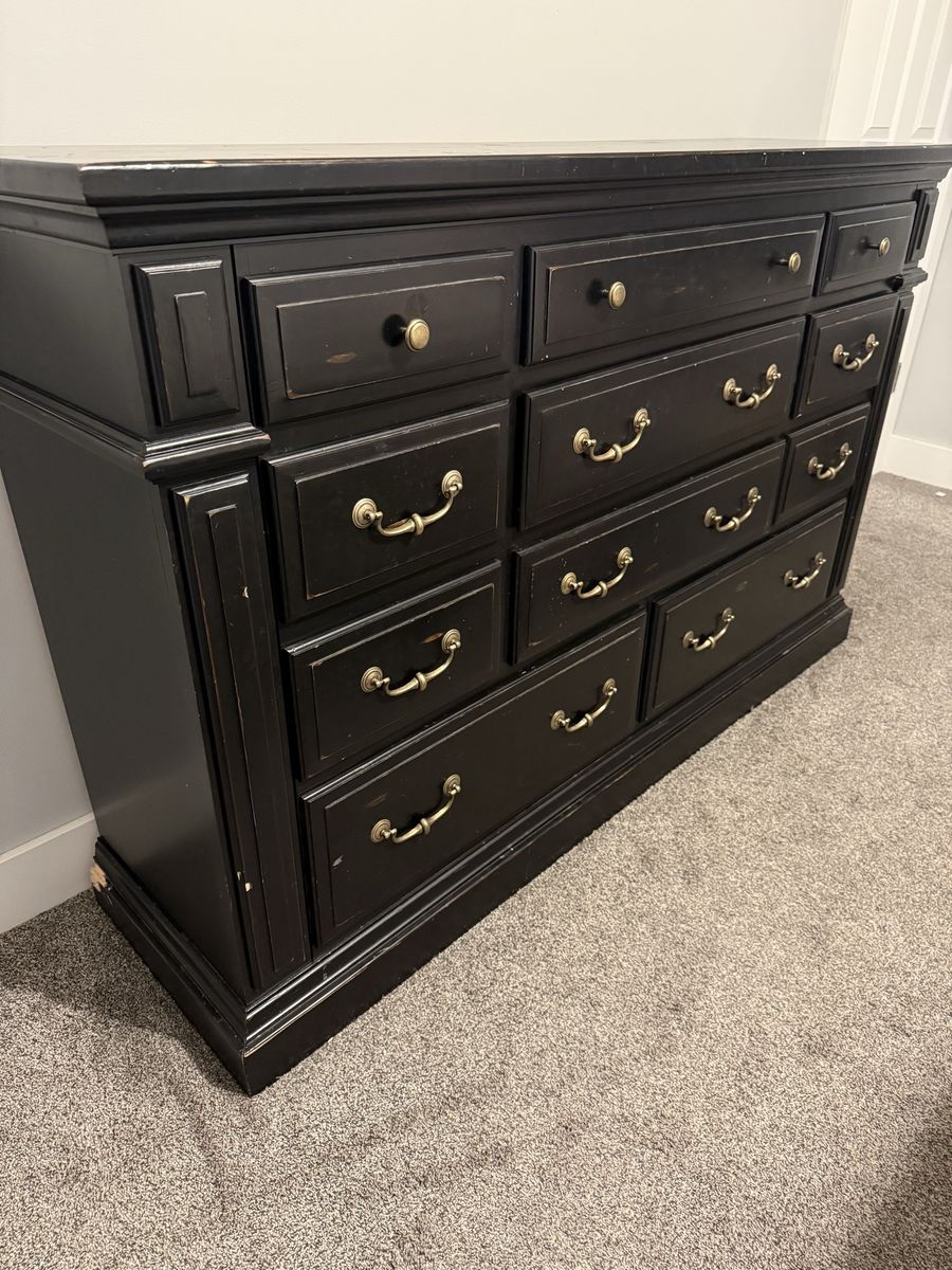 4-Piece Solid Wood Queen Bedroom Set (RC Willey)