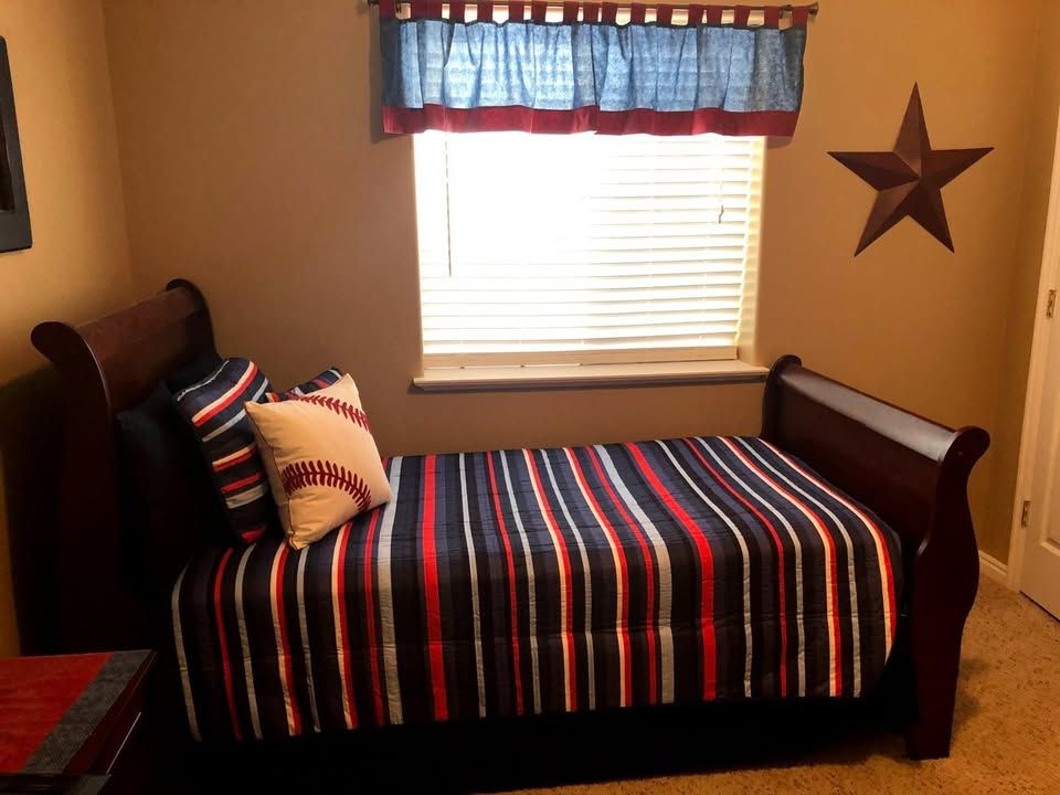 Main image 3