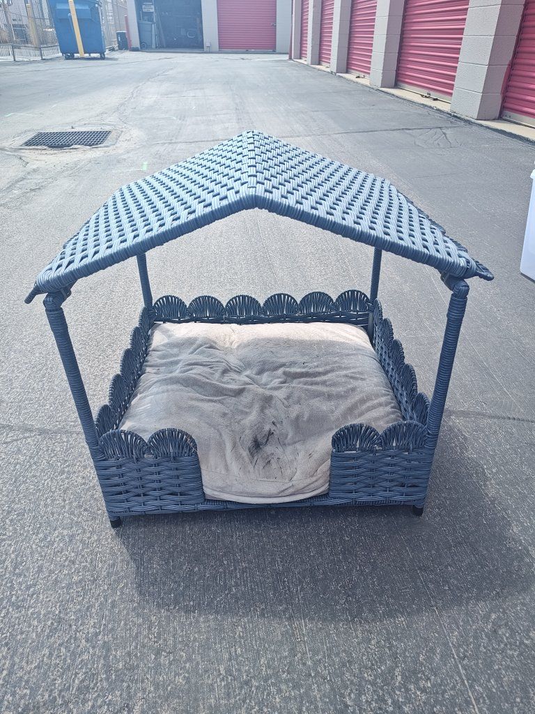 Wicker Pet House Bed with Roof and Cushion