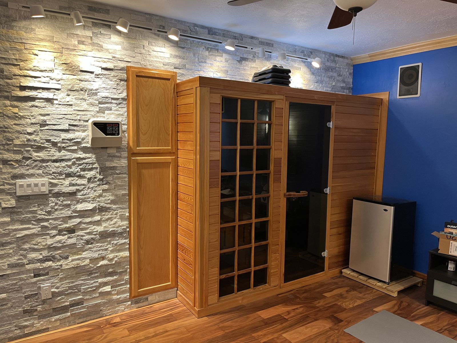 Main image 7