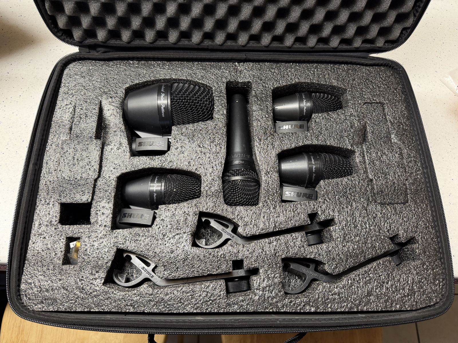 Shure drum microphone kit - 3 toms, bass, snare mics with mounts