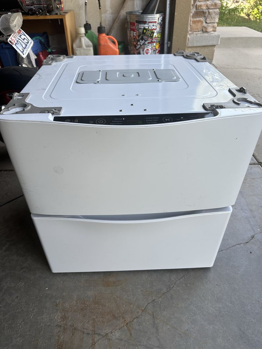 LG 27" Sidekick Pedestal washing machine