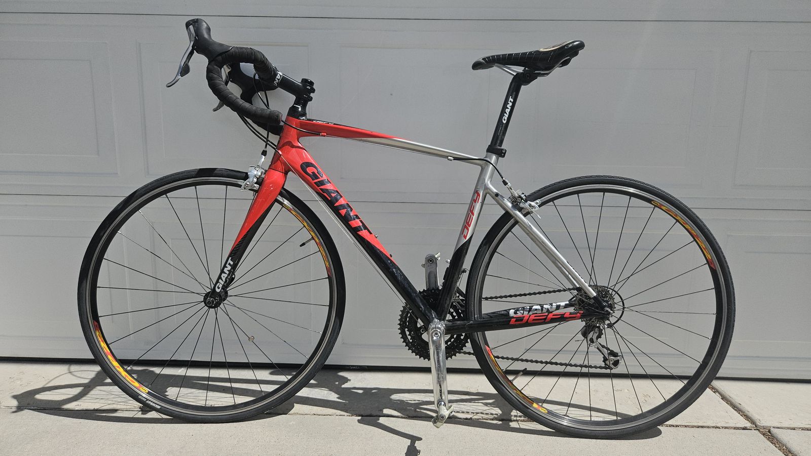 Giant Defy Road bike, Aluminum medium frame 54cm