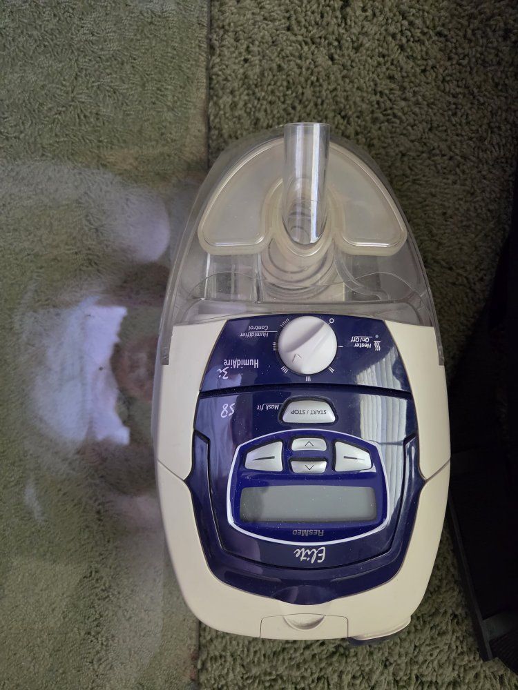 ResMed S8 Elite CPAP Machine with HumidAire 3i Heated Humidifier & Travel Bag