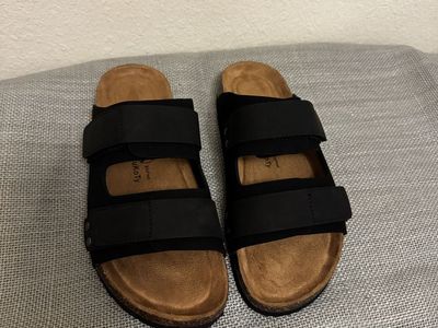 KwuKoTy BioFeet Black Two-Strap Cork Footbed Sandals Size 8.5