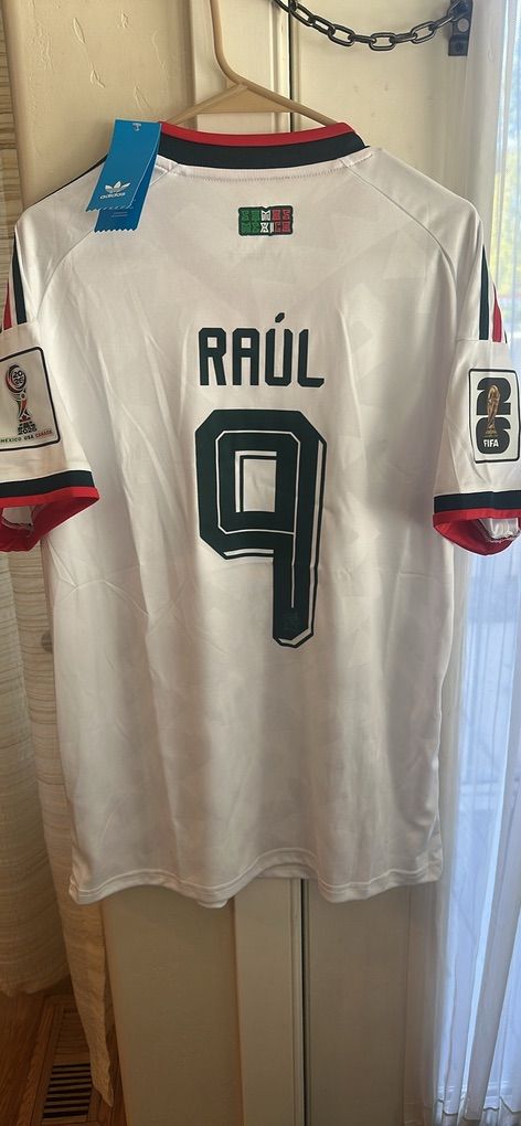 Mexico  Soccer jersey large Raul Jimenez#9