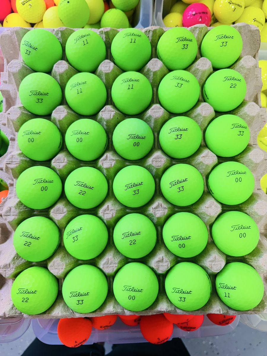 200 Excellent condition Titleist color Golf Balls