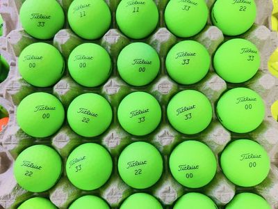 200 Excellent condition Titleist color Golf Balls