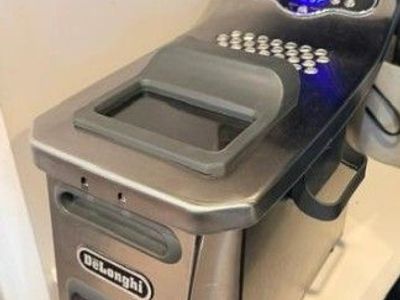 DeLonghi Stainless Steel Deep Fryer – Like New – Used Twice
