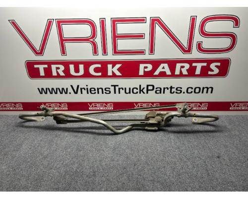 PACCAR E006-158 WIPER MOTOR ASSEMBLY W/ BRACKET AND PIVOT ARM