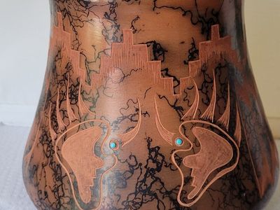 Native American Pottery – Hanna Jay (Kinucheni) Bear Claw Design – Horse Hair & Gemstone Inlay