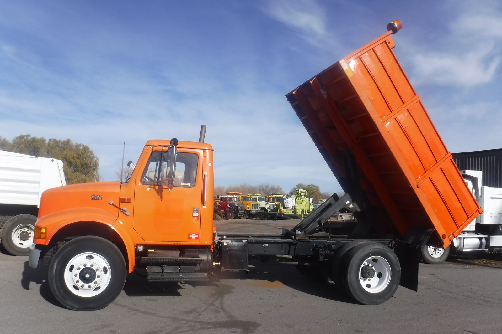 2000 IHC 4900 Dump Truck