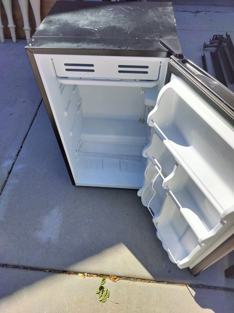 Midea 3.3 cu ft