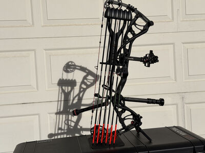 Hoyt RX-4 Turbo Keep Hammering Edition w/ LOADS of Everything, Pelican Case & 3 Targets