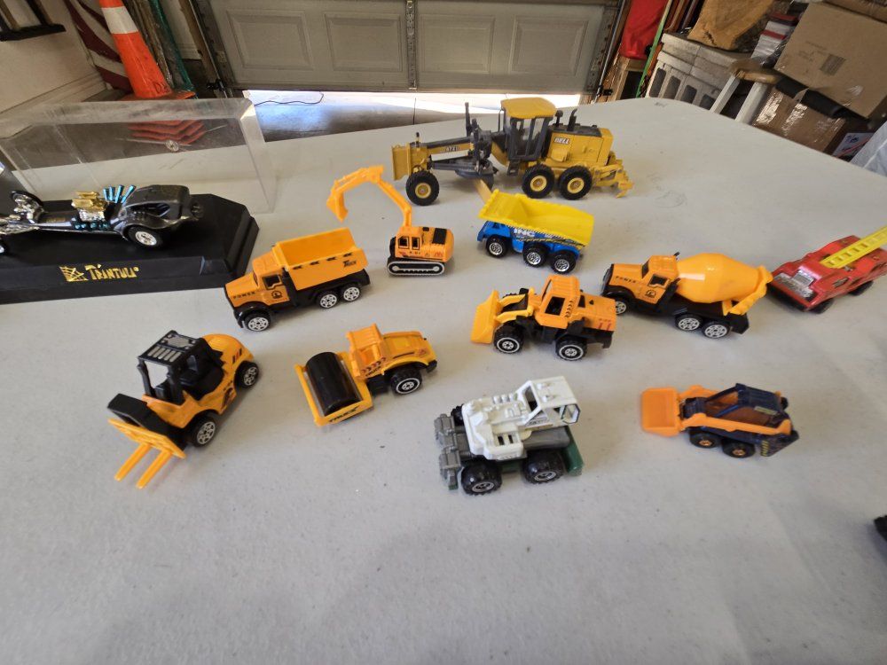 Large Lot of Die-Cast Toy Cars & Construction Vehicles - Hot Wheels, Matchbox Style, Batman Car