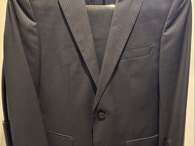 Hugo Boss Men’s Blue Pinstripe Suit – 36R – Designer 2-piece