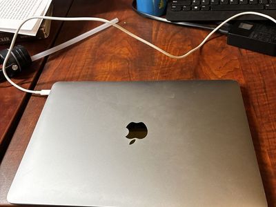 MacBook Air 2020 – i5 – 512GB – Good Condition