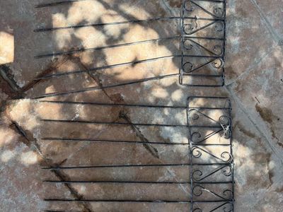 35 12" Metal No Dig Fence Pannels